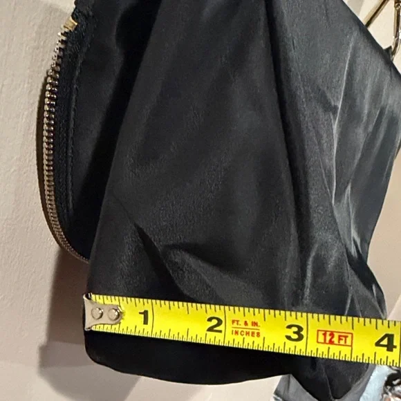 Lululemon Elegant Black Crossbody Bag - Picture 8 of 10